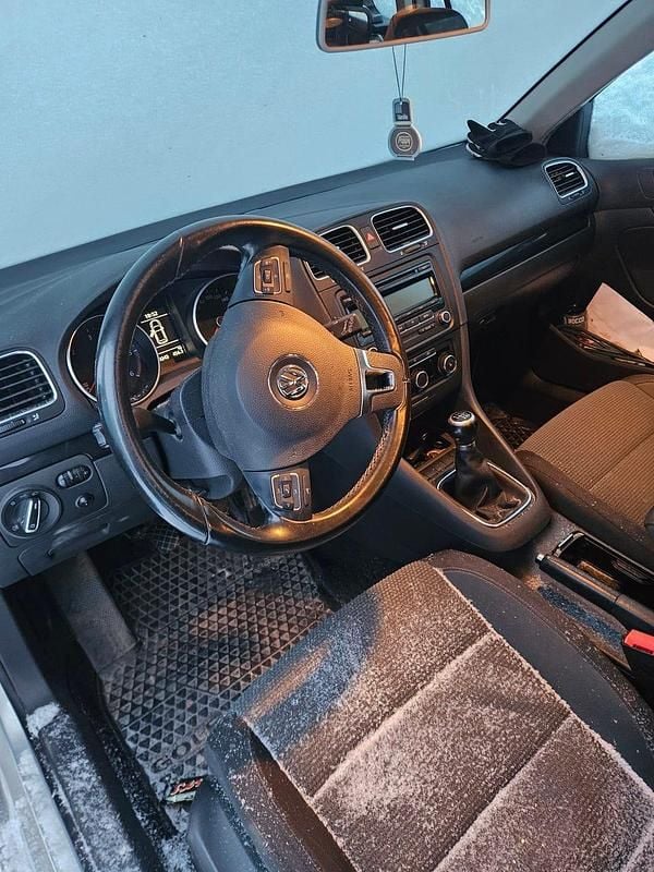 Begagnad VW Golf VI 105 HK (77 kW) 2011 Halvkombi