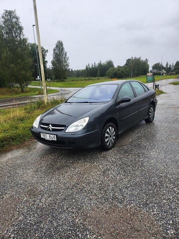 Grå Begagnad 2002 Citroën C5 Halvkombi | 12 900 kr (Marknadspris) - Bild 1/4