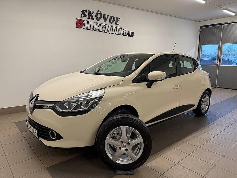 Begagnad Renault Clio IV 90 HK (66 kW) 2015 Vit Halvkombi