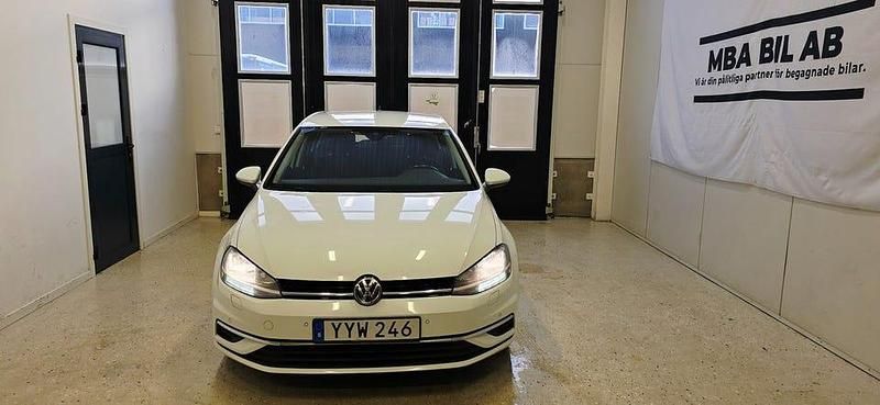 Begagnad VW Golf VII 116 HK (85 kW) 2018 Vit Halvkombi