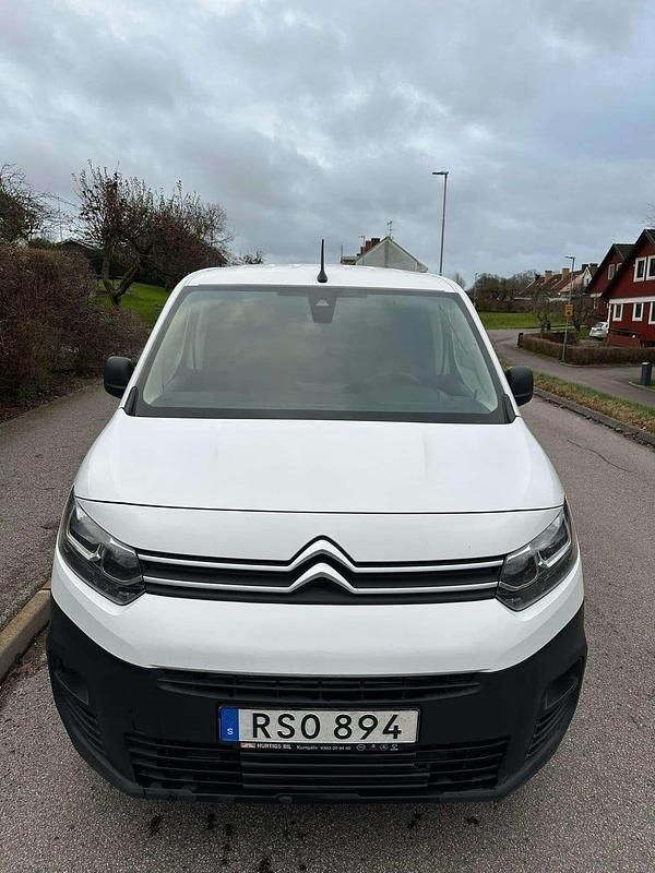 Begagnad Citroën Berlingo 131 HK (96 kW) 2021 Vit Minibuss