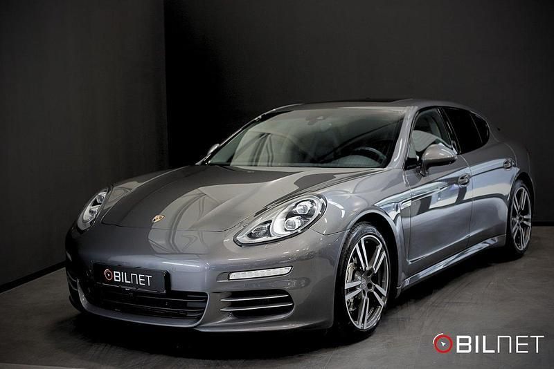 Grå Begagnad 2014 Porsche Panamera 4S Sedan | 379 900 kr - Bild 1/4