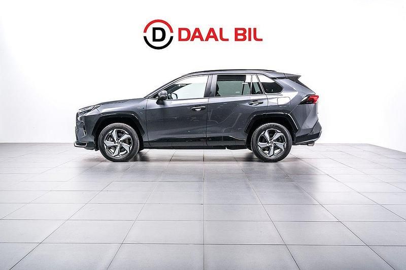 Mörkgrå Begagnad 2023 Toyota RAV4 Hybrid Edition SUV | 399 700 kr (Marknadspris) - Bild 1/4