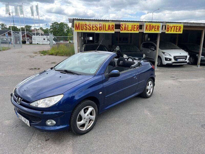 Mörkblå (blå) Begagnad 2005 Peugeot 206 CC Cab | 33 000 kr (Marknadspris) - Bild 1/4