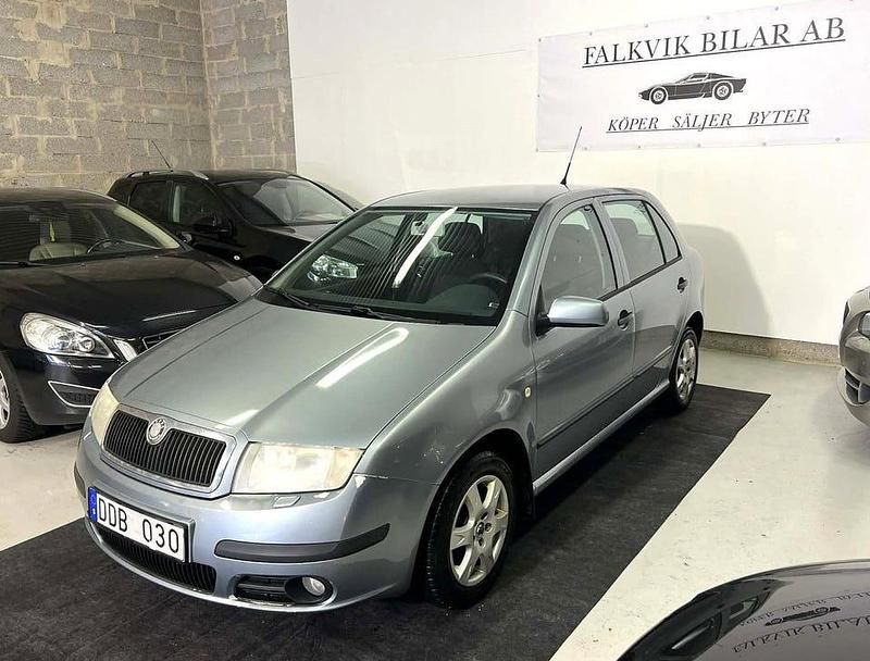 Begagnad Skoda Fabia 64 HK (47 kW) 2006 Mörkgrå Halvkombi