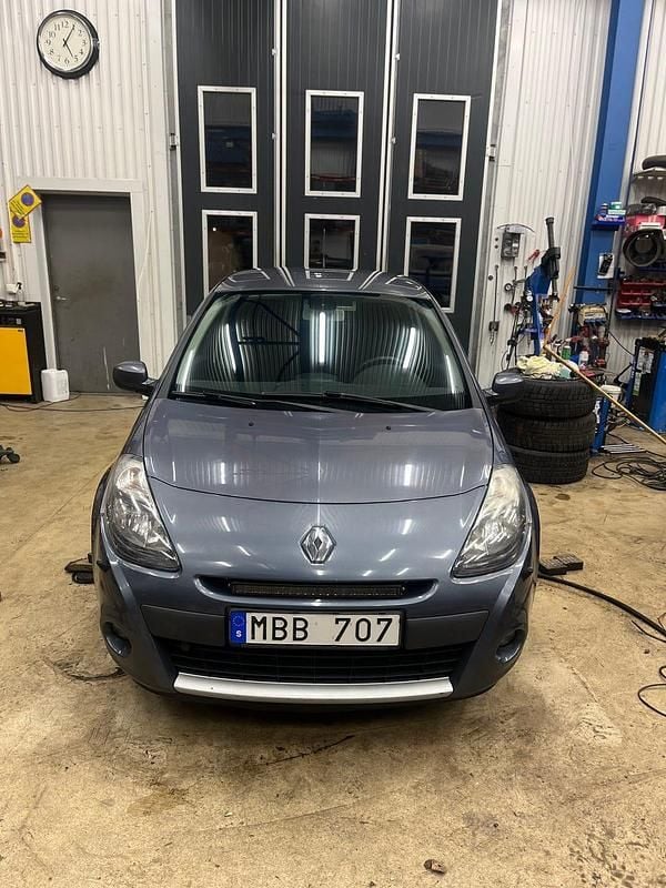 Begagnad 2012 Renault Clio R.S. Halvkombi | 38 000 kr (Marknadspris) - Bild 1/4