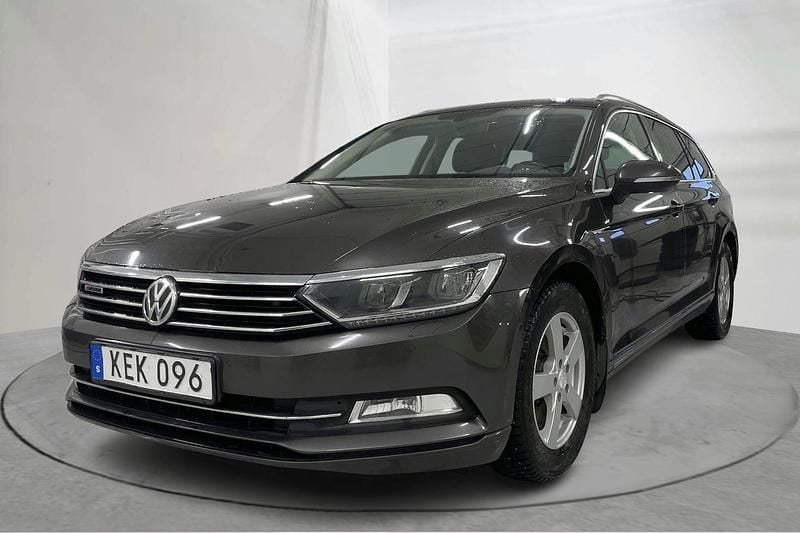 Mörkbrun Begagnad 2016 VW Passat | 80 000 kr (Marknadspris) - Bild 1/4