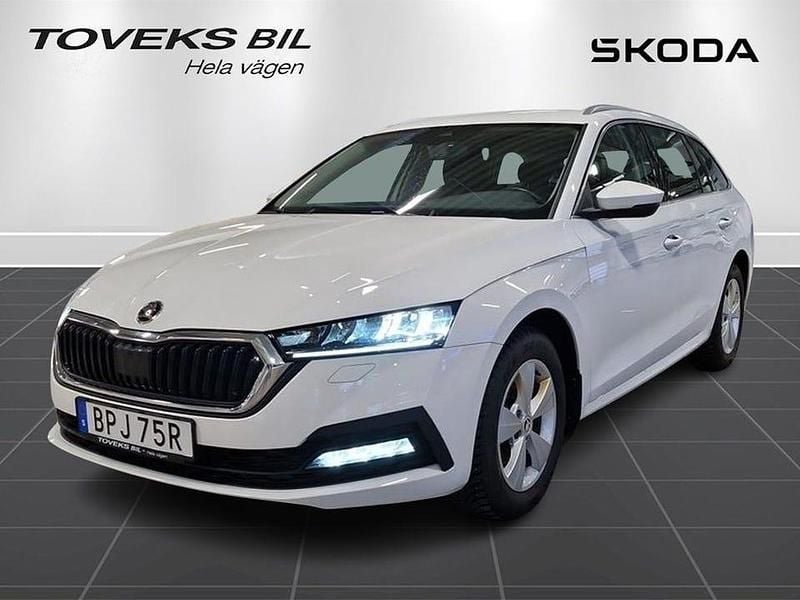 Candy white Begagnad 2023 Skoda Octavia Ambition Kombi | 234 900 kr (Bra pris) - Bild 1/4