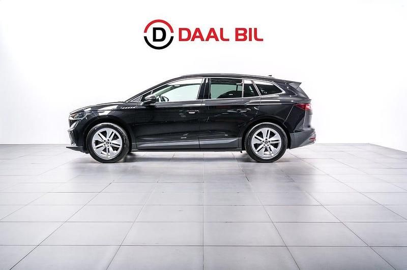 Svart Begagnad 2022 Skoda Enyaq iV SUV | 314 700 kr (Bra pris) - Bild 1/4