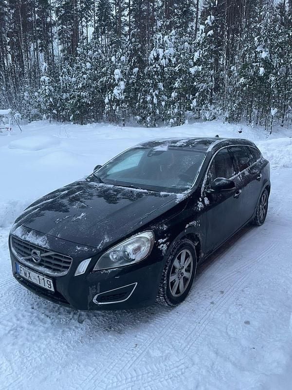 Begagnad 2011 Volvo V60 Kombi | 75 900 kr (Marknadspris) - Bild 1/4
