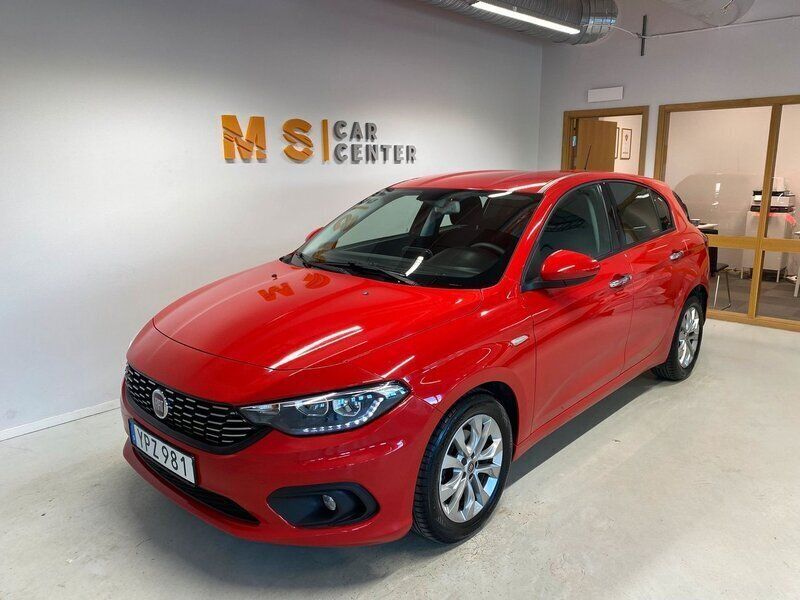 Röd Begagnad 2018 Fiat Tipo Halvkombi | 114 800 kr (Marknadspris) - Bild 1/4