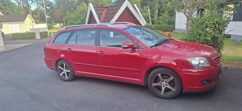 Röd Begagnad 2008 Toyota Avensis Kombi | 10 000 kr (Superpris) - Bild 1/1