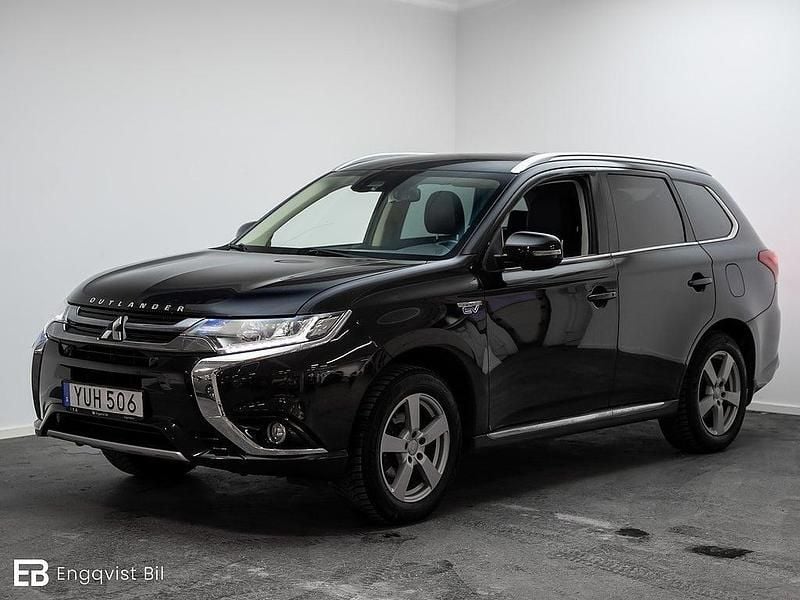 Svart Begagnad 2017 Mitsubishi Outlander P-HEV SUV | 154 900 kr (Dyr) - Bild 1/4