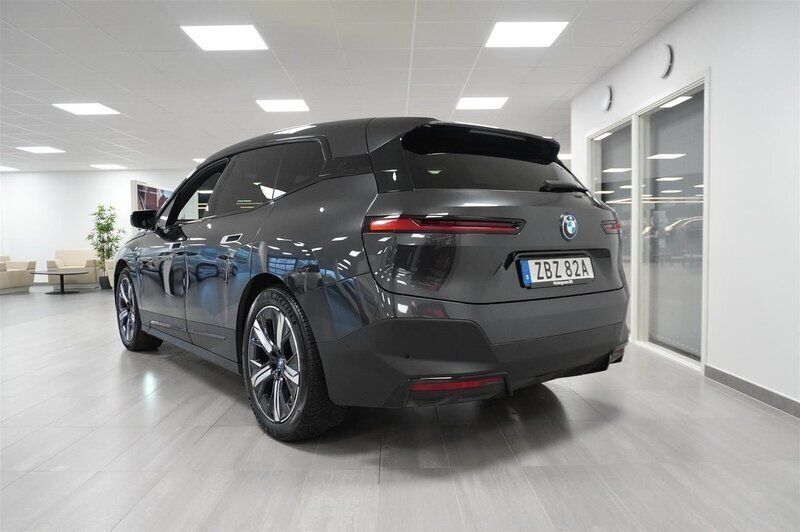Begagnad BMW iX Comfort Edition 240 kW (327 HK) 2021 Grå/silver SUV