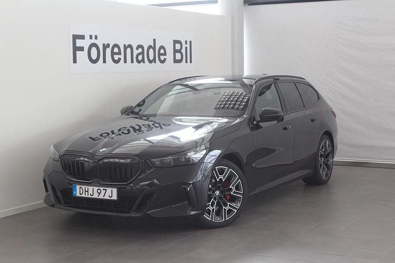 Svart Begagnad 2025 BMW 520 M Sport Kombi | 770 000 kr - Bild 1/4