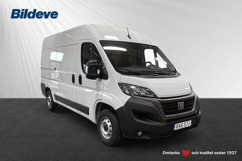 Vit Begagnad 2023 Fiat Ducato Van | 359 900 kr (Marknadspris) - Bild 1/4