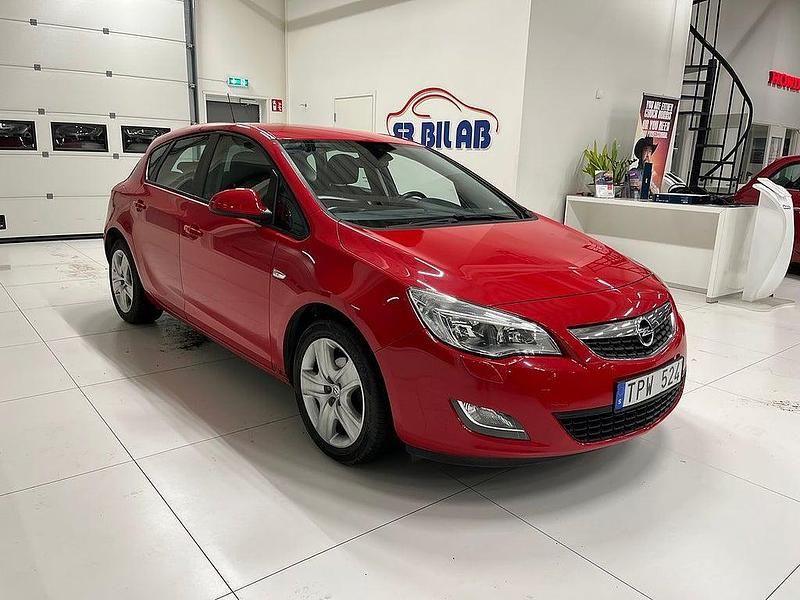 Röd Begagnad 2009 Opel Astra Kombi | 59 900 kr (Lite dyr) - Bild 1/4