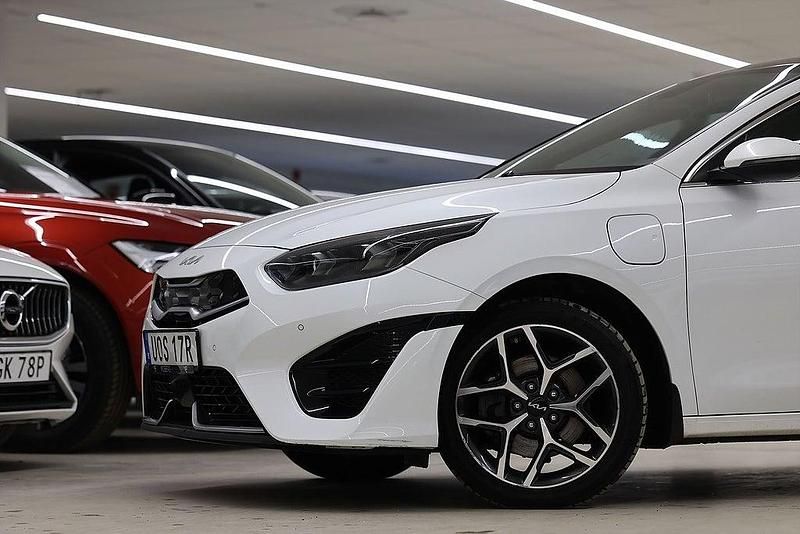 Begagnad Kia Ceed Sportswagon Advance 141 HK (103 kW) 2021 Vit Kombi