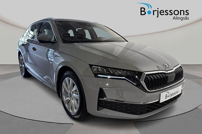 Grå Ny 2025 Skoda Octavia Selection Kombi | 375 000 kr (Marknadspris) - Bild 1/4
