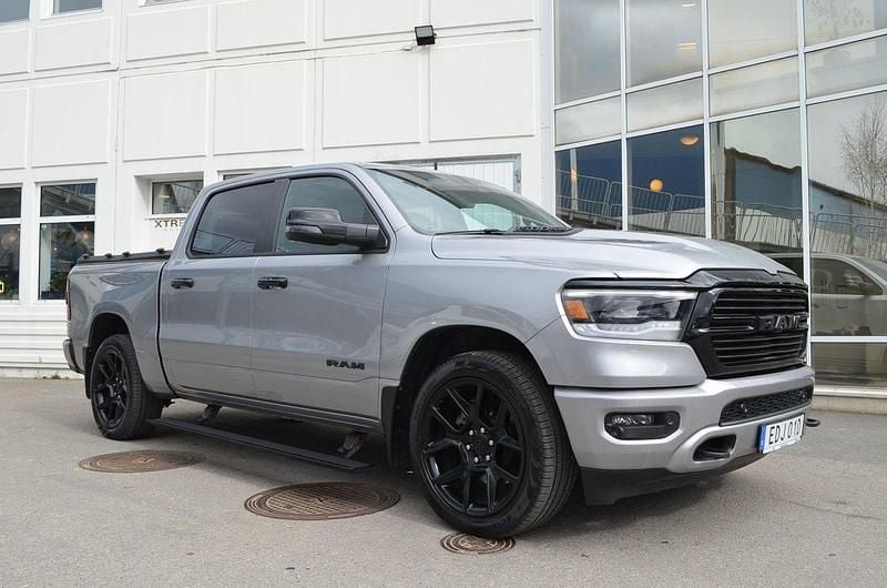 Silver (billet silver metallic) Begagnad 2024 Dodge Ram Pickup | 979 000 kr - Bild 1/4