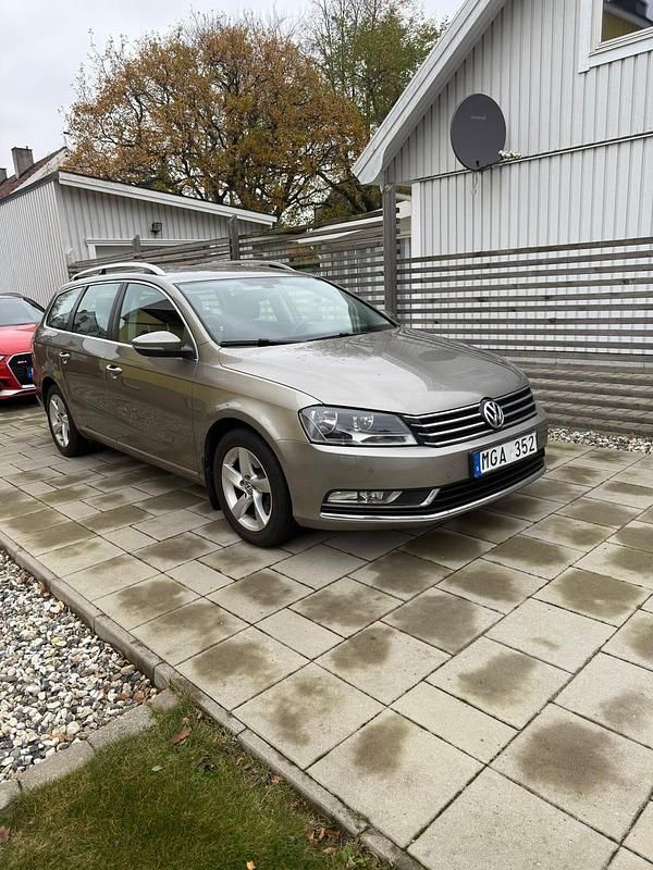 Begagnad 2012 VW Passat Kombi | 79 990 kr (Lite dyr) - Bild 1/4