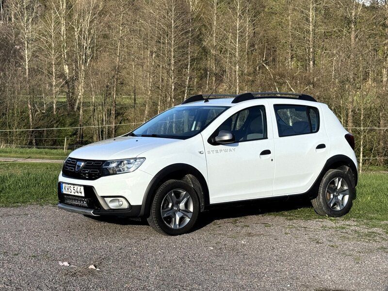 Vit Begagnad 2019 Dacia Sandero Stepway Halvkombi | 78 000 kr (Bra pris) - Bild 1/4