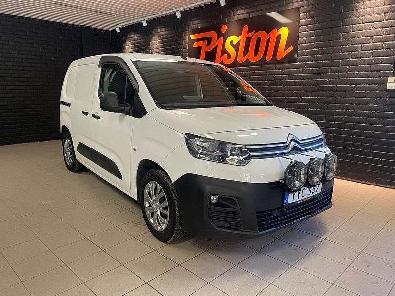 Vit Begagnad 2018 Citroën Berlingo Minibuss | 139 000 kr (Dyr) - Bild 1/4
