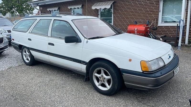 Vit Begagnad 1989 Ford Taurus Kombi | 34 900 kr - Bild 1/4