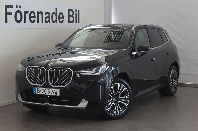 Svart (safirsvart metallic ) Ny 2025 BMW X3 Comfort Edition SUV | 769 000 kr (Superpris) - Bild 1/4