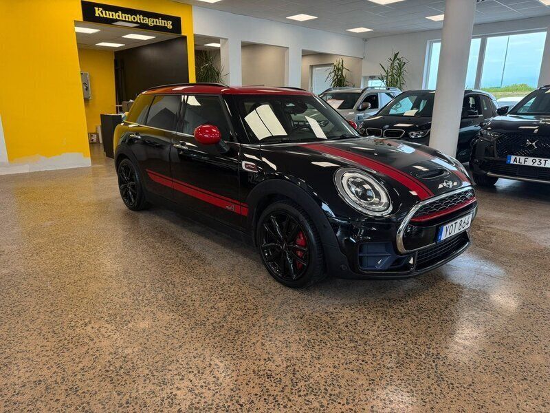 Svart Begagnad 2017 Mini John Cooper Works Clubman Kombi | 229 900 kr (Bra pris) - Bild 1/4