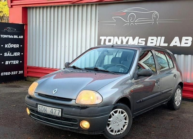 Mörkgrå Begagnad 2000 Renault Clio II Halvkombi | 14 900 kr (Marknadspris) - Bild 1/4