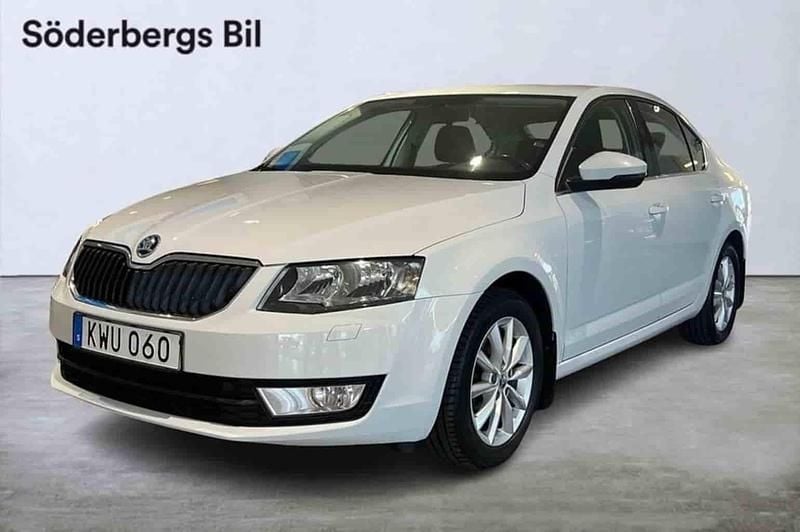 Vit Begagnad 2015 Skoda Octavia Halvkombi | 89 900 kr - Bild 1/1