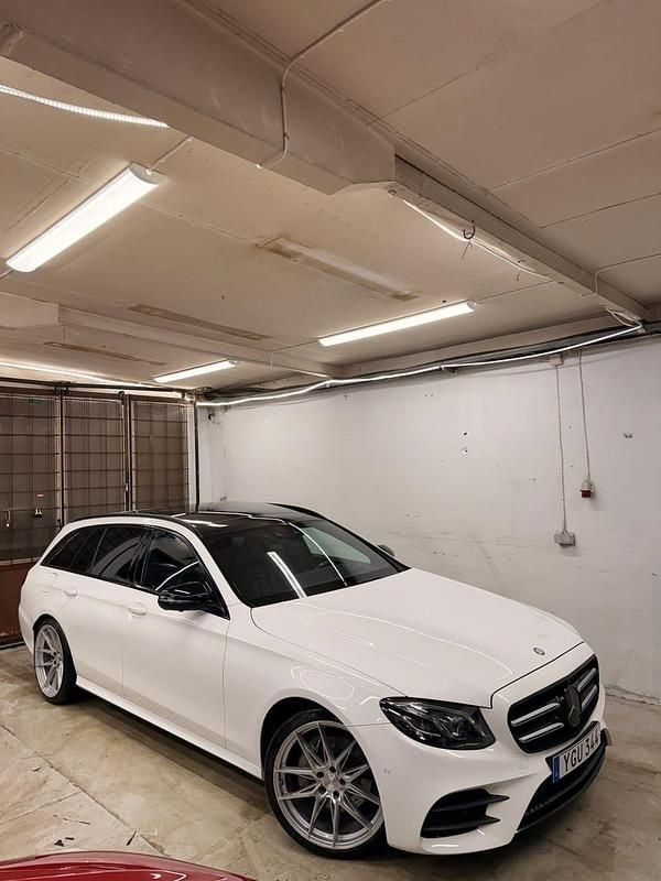 Begagnad 2017 Mercedes E250 AMG Kombi | 289 000 kr (Lite dyr) - Bild 1/4