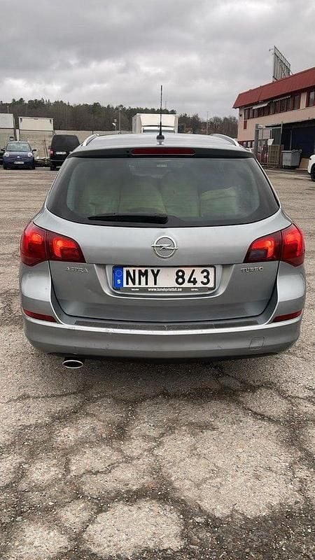Grå Begagnad 2011 Opel Astra Enjoy Kombi | 44 998 kr (Bra pris) - Bild 1/4