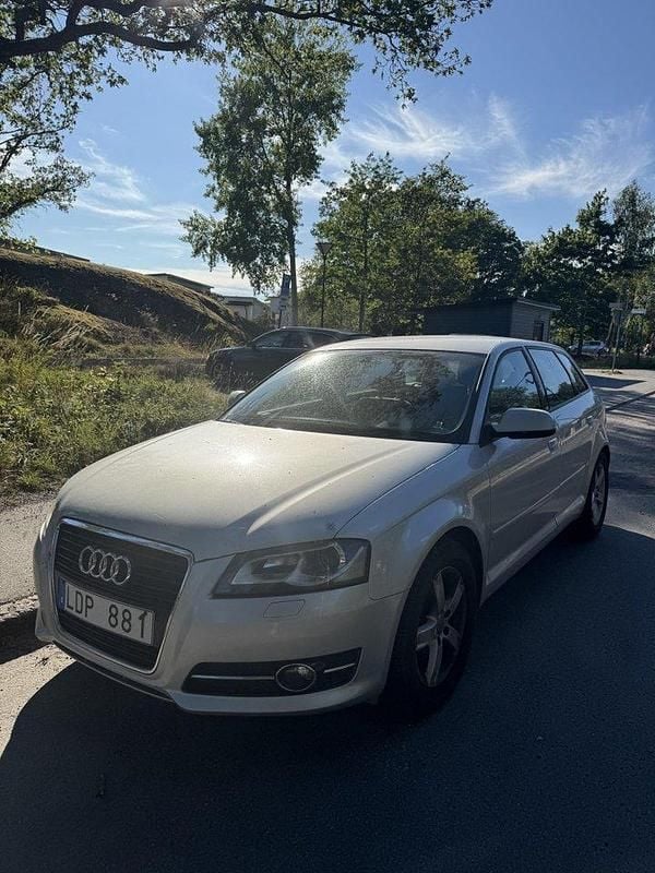 Silver Begagnad 2011 Audi A3 Sportback Halvkombi | 39 900 kr (Superpris) - Bild 1/4