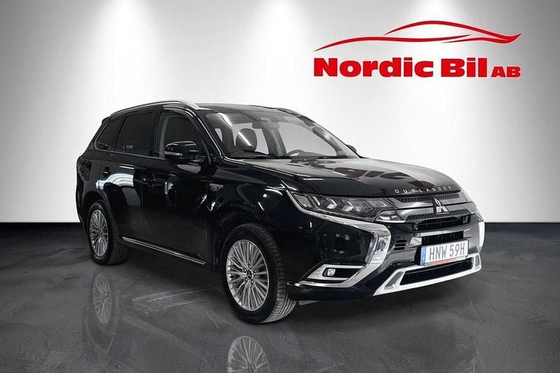 Svart Begagnad 2020 Mitsubishi Outlander P-HEV Comfort Edition SUV | 139 900 kr (Marknadspris) - Bild 1/4