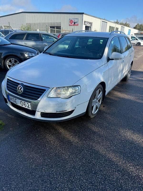 Vit Begagnad 2009 VW Passat Sportline Kombi | 12 500 kr (Superpris) - Bild 1/4