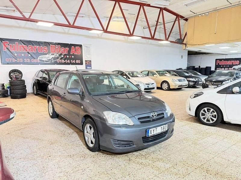 Grå Begagnad 2006 Toyota Corolla Sedan | 59 900 kr (Bra pris) - Bild 1/4