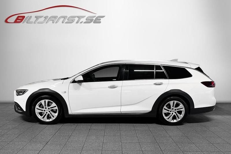 Vit Begagnad 2018 Opel Insignia Country Tourer Kombi | 239 000 kr (Marknadspris) - Bild 1/4