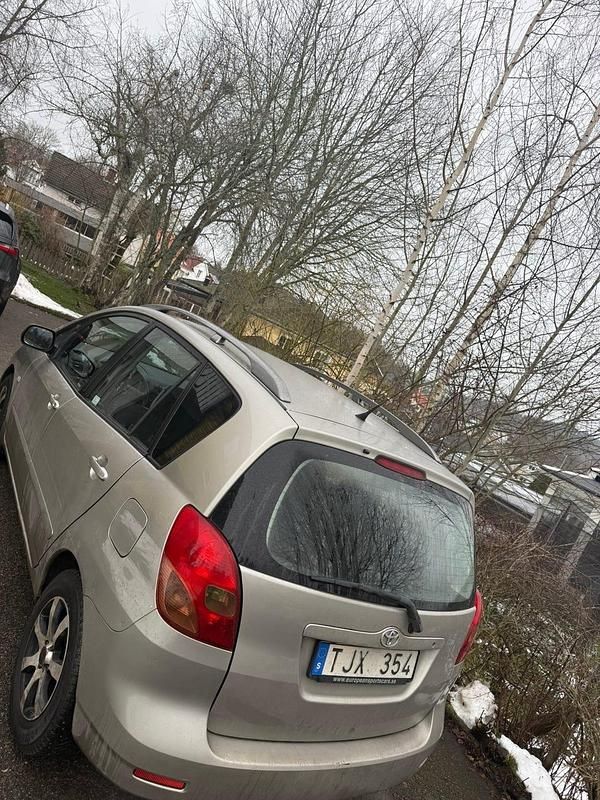 Begagnad Toyota Corolla Verso 110 HK (80 kW) 2002 Minibuss