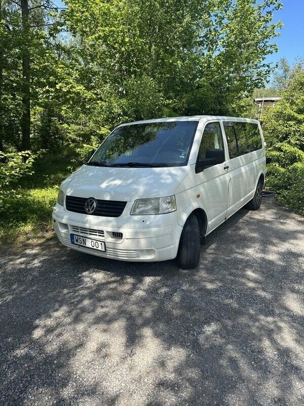 Vit Begagnad 2005 VW Shuttle Minibuss | 42 000 kr - Bild 1/4