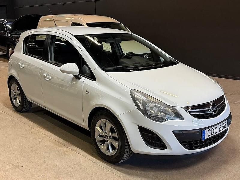 Begagnad Opel Corsa Enjoy 101 HK (74 kW) 2014 Vit Halvkombi