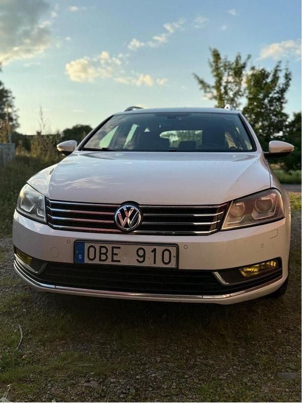 Vit Begagnad 2014 VW Passat Kombi | 76 000 kr (Marknadspris) - Bild 1/4