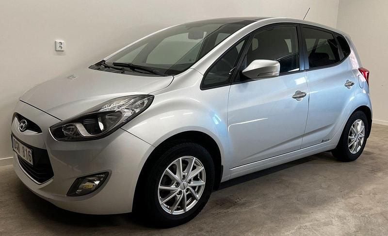 Silver Begagnad 2012 Hyundai ix20 Minibuss | 78 900 kr (Marknadspris) - Bild 1/4