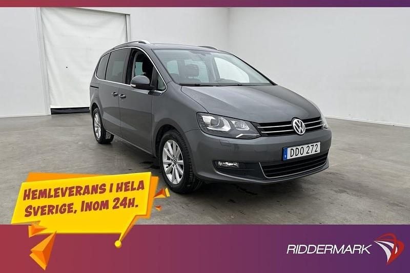 Mörkgrå Begagnad 2018 VW Sharan Minibuss | 227 900 kr (Marknadspris) - Bild 1/3