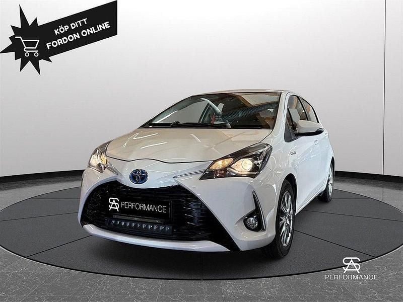 Vit Begagnad 2019 Toyota Yaris Hybrid Halvkombi | 149 500 kr (Bra pris) - Bild 1/4