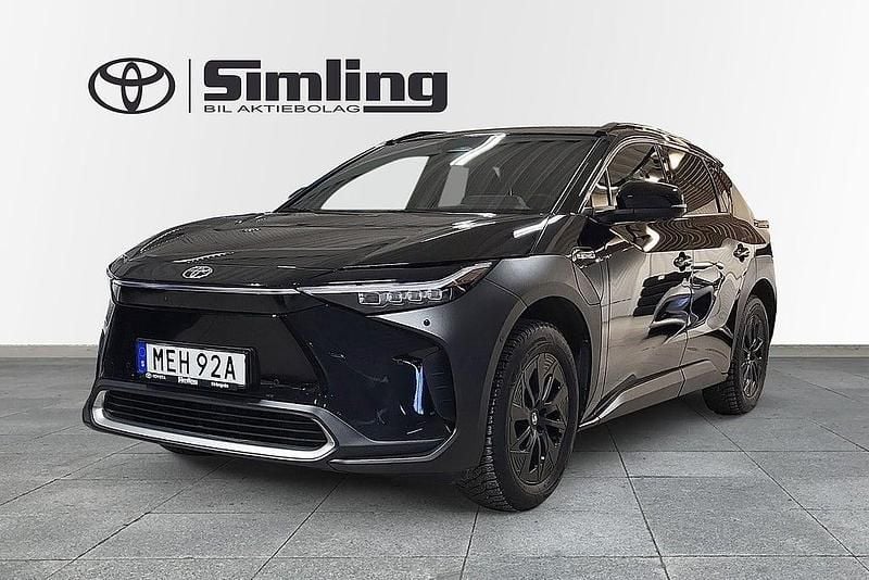 Svart Begagnad 2023 Toyota bZ4X Executive SUV | 384 900 kr (Bra pris) - Bild 1/3