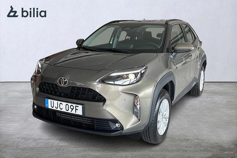 Grön Begagnad 2024 Toyota Yaris Cross Active SUV | 299 900 kr (Marknadspris) - Bild 1/4