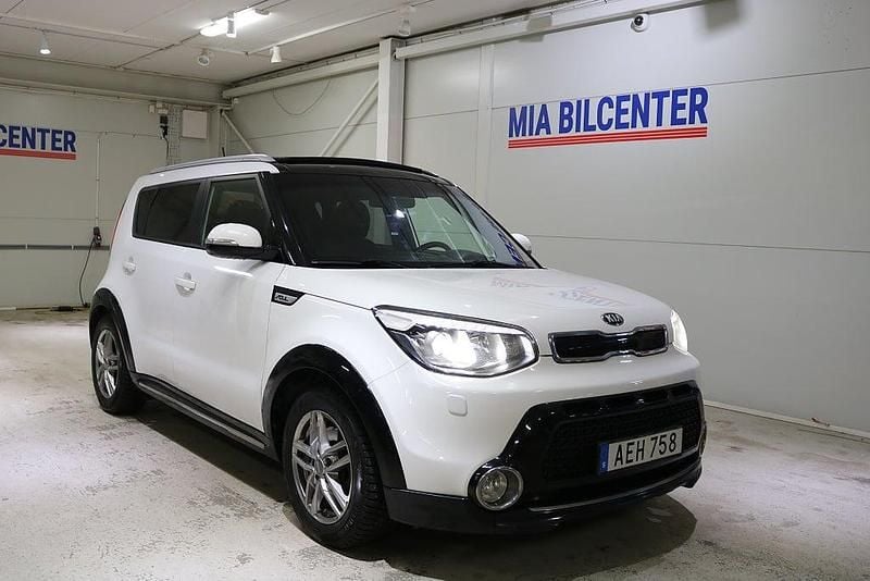 Begagnad Kia Soul Premium 132 HK (97 kW) 2015 Vit SUV