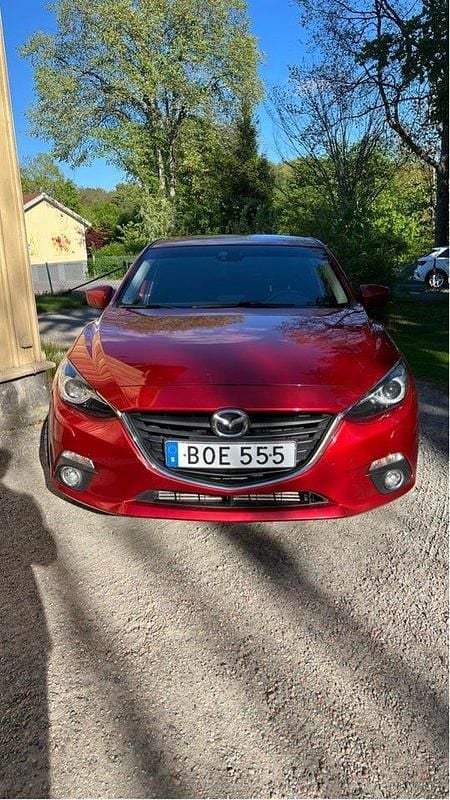Röd Begagnad 2014 Mazda 3 Sedan | 77 000 kr (Bra pris) - Bild 1/4